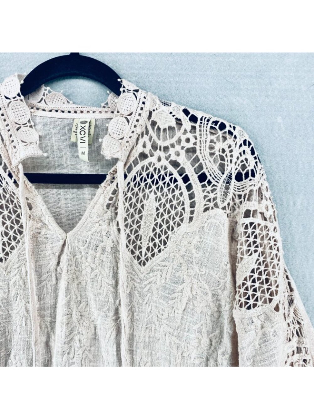 XCVI Top Womens M Blush Cotton Chambray Blouse Crochet Sleeve Boho Granola - Picture 6 of 14